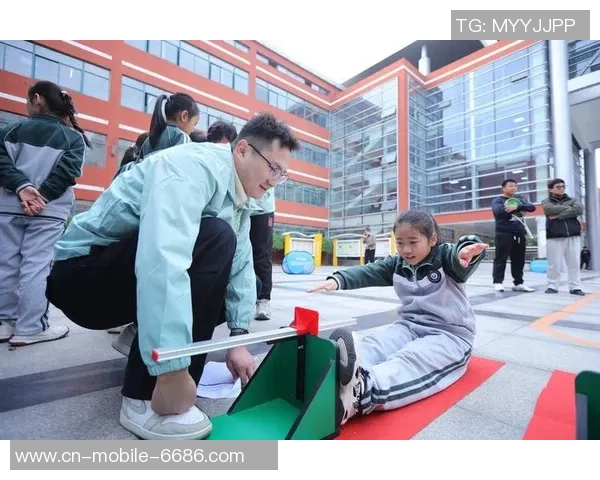 “小网球·向未来”网球名师进学校活动走进郑州学校