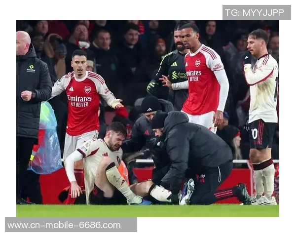 内维尔敦促斯洛特抛弃利物浦双星，并“改动系统”，危机加深